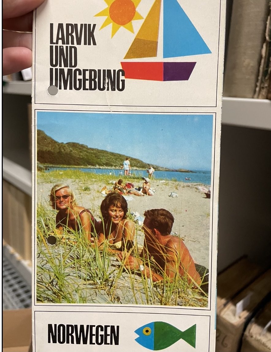 Brosjyre på tysk fra Larvik turistkontor i 1976. Sommer i gamledager.